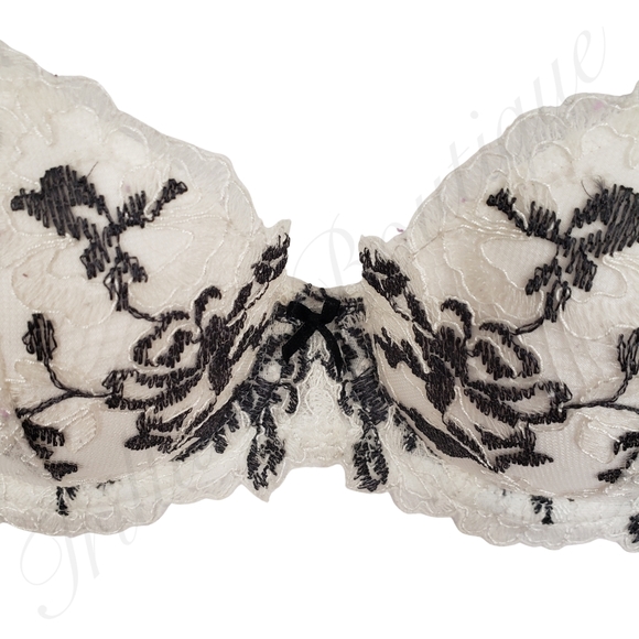 Victoria's Secret Dream Angels Lined Demi Embroidery Bra Black & White 32B - Picture 3 of 8